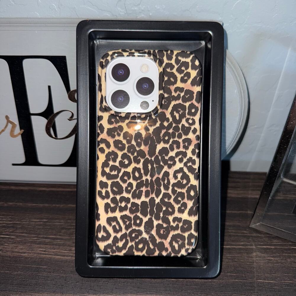 New Velvet Caviar iPhone 14 Pro Protective Phone Case Girls Night Leopard